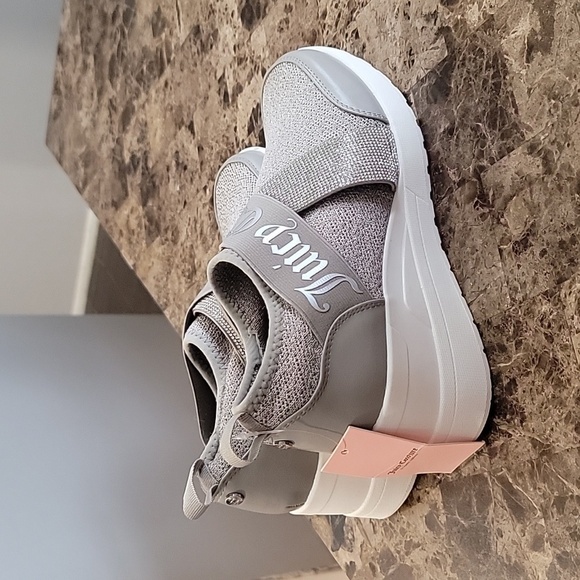 Juicy Couture Womens EVIEE Fabric Low & Mid Tops Pull On Sz. 9 Wedge Sneaker NWT - Picture 3 of 10